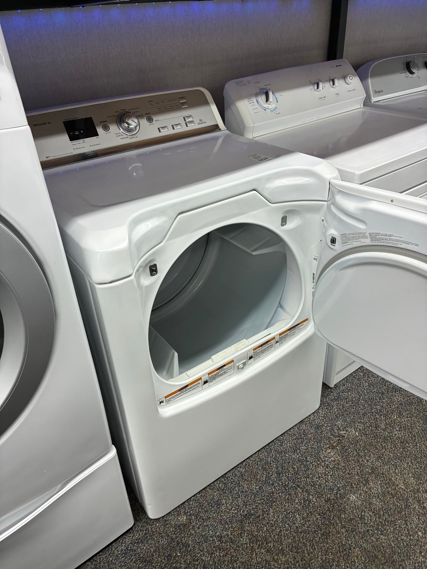 Maytag electric dryer 29” large capacity white