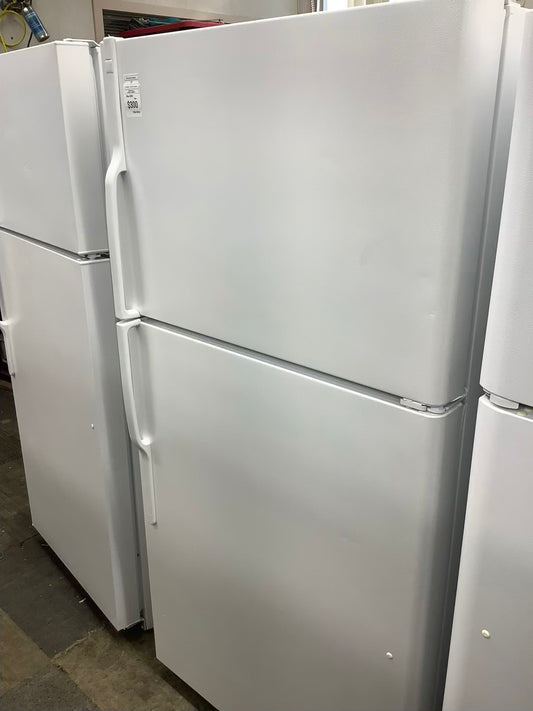 White GE top freezer w ice maker