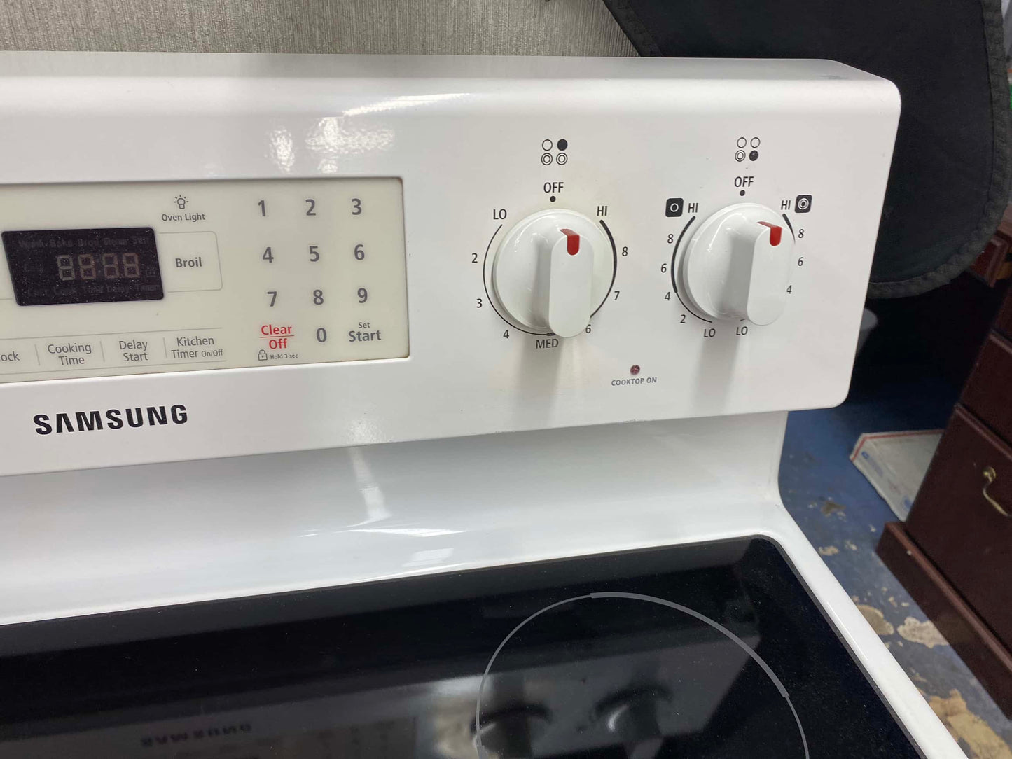 Item: #ER69S Samsung range electric 4 burner  30 in