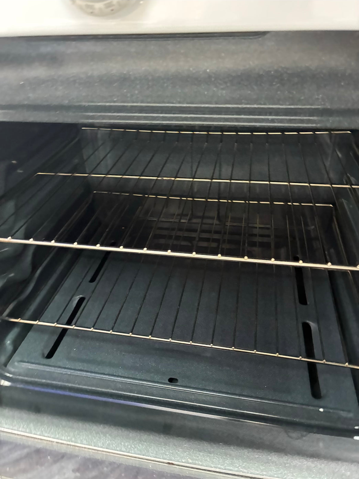 Hotpoint Gas Range white color  4 Burners 30”