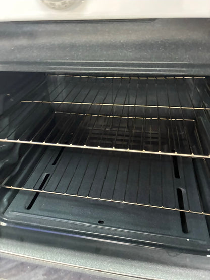 Hotpoint Gas Range white color  4 Burners 30”