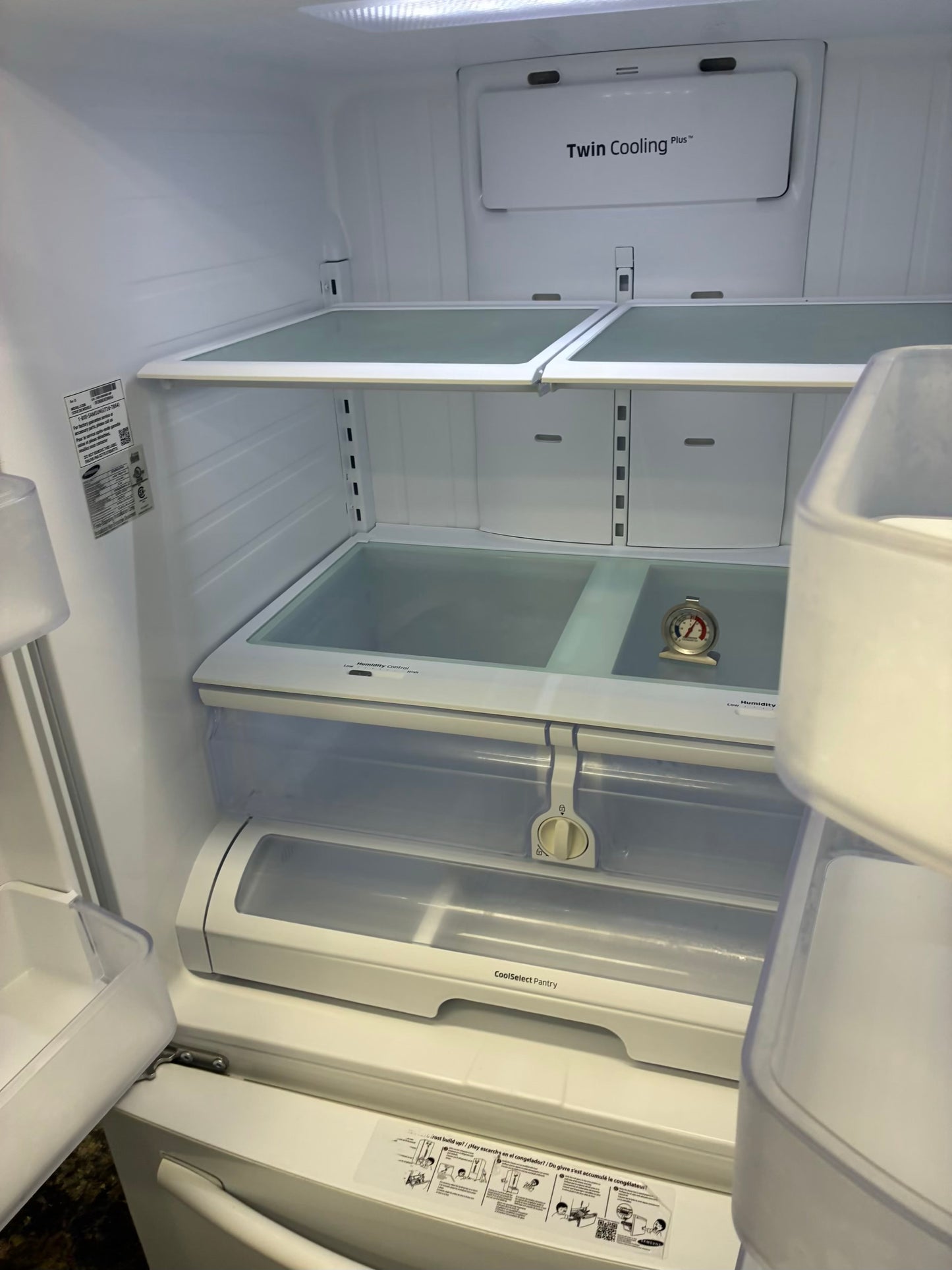 Samsung French door refrigerator white  36” ice maker
