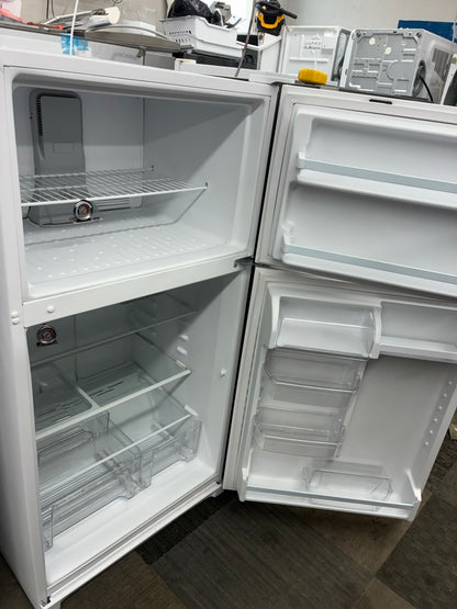Whirlpool Top Freezer Refrigerator 33” white
