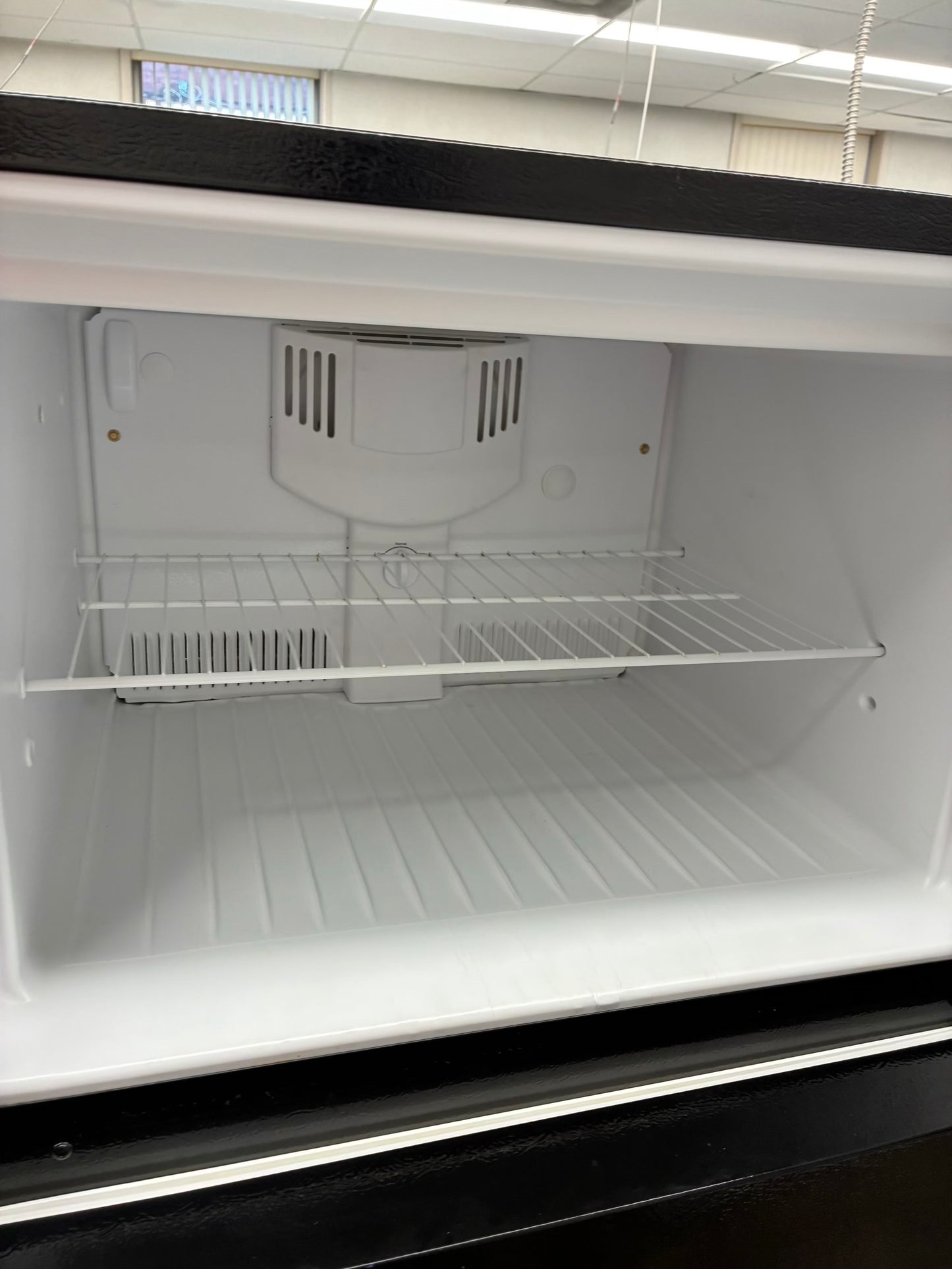 Kenmore Top Freezer Refrigerator 30” black