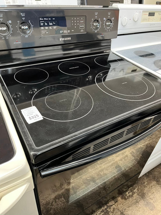 ITEM #ER95N Whirlpool electric white range 4 burner 30 inch