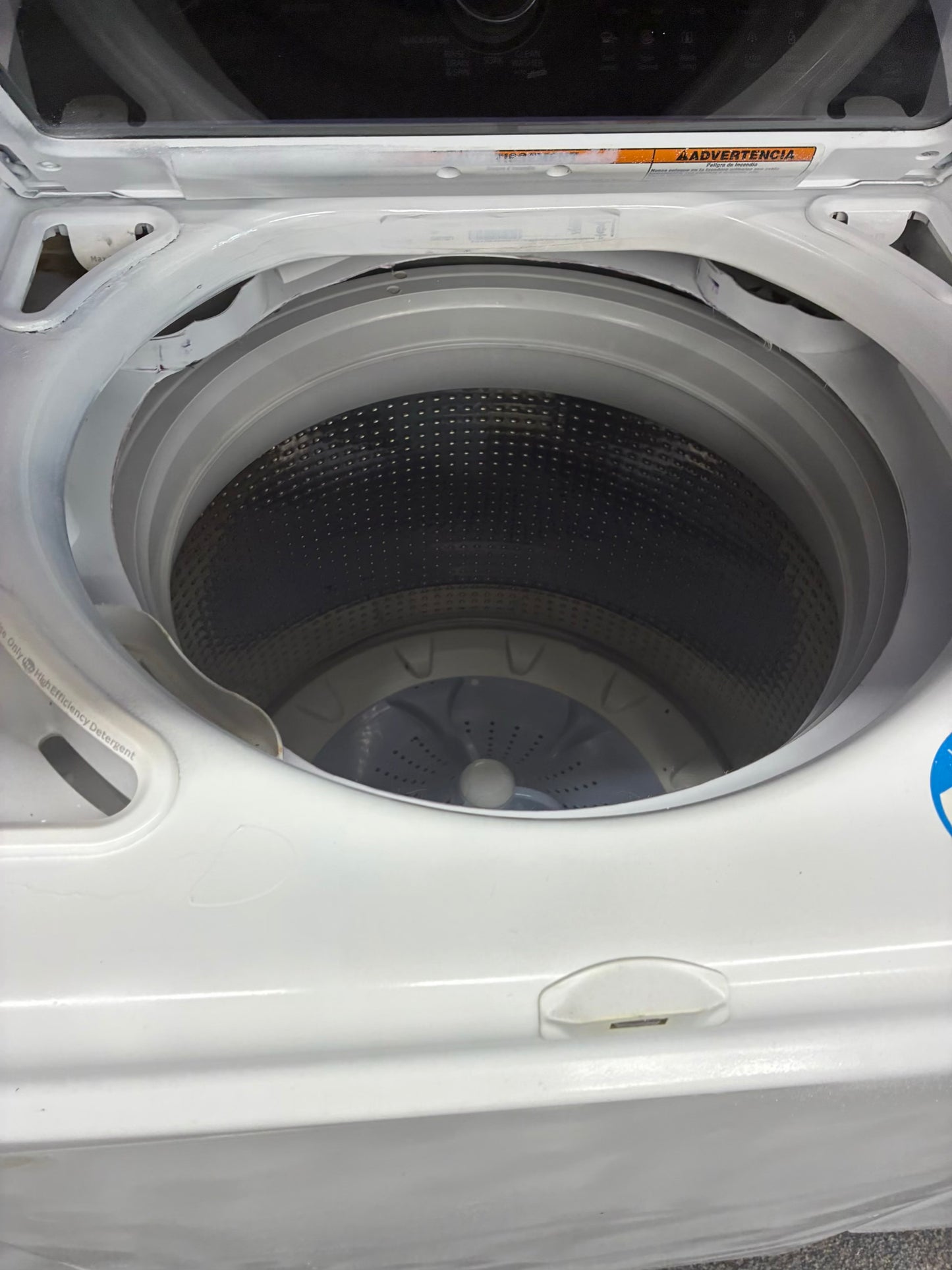 Whirlpool top load large capacity white 27”