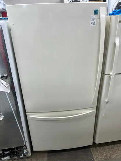 Kenmore Elite bottom freezer white 33”