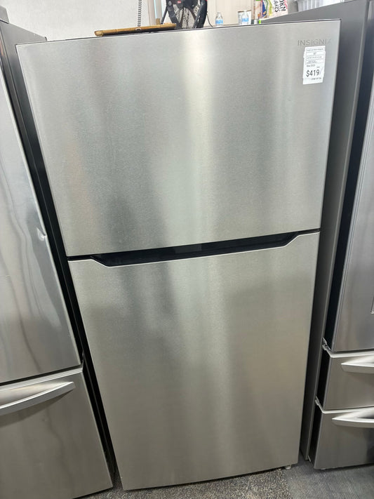Insignia Top Freezer Refrigerator 30” stainless steel
