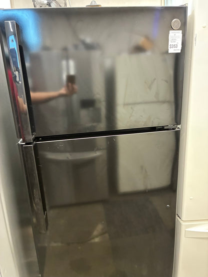 GE Top Freezer Refrigerator 30” black