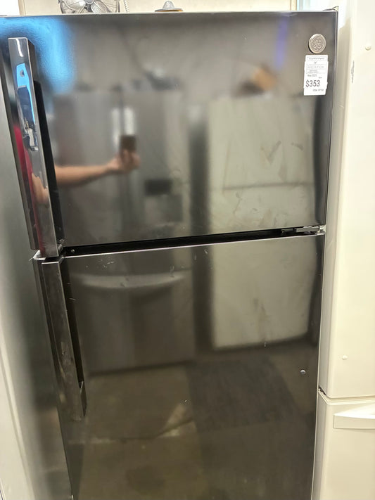 GE Top Freezer Refrigerator 30” black