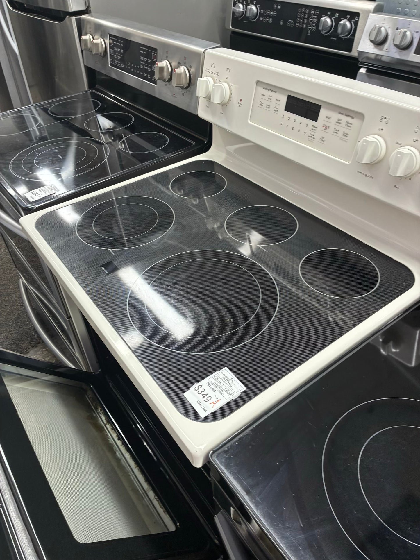 GE electric range white 30” 5 burners