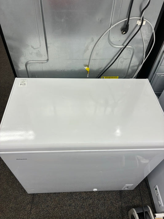 Hotpoint Deep Freezer white 37”