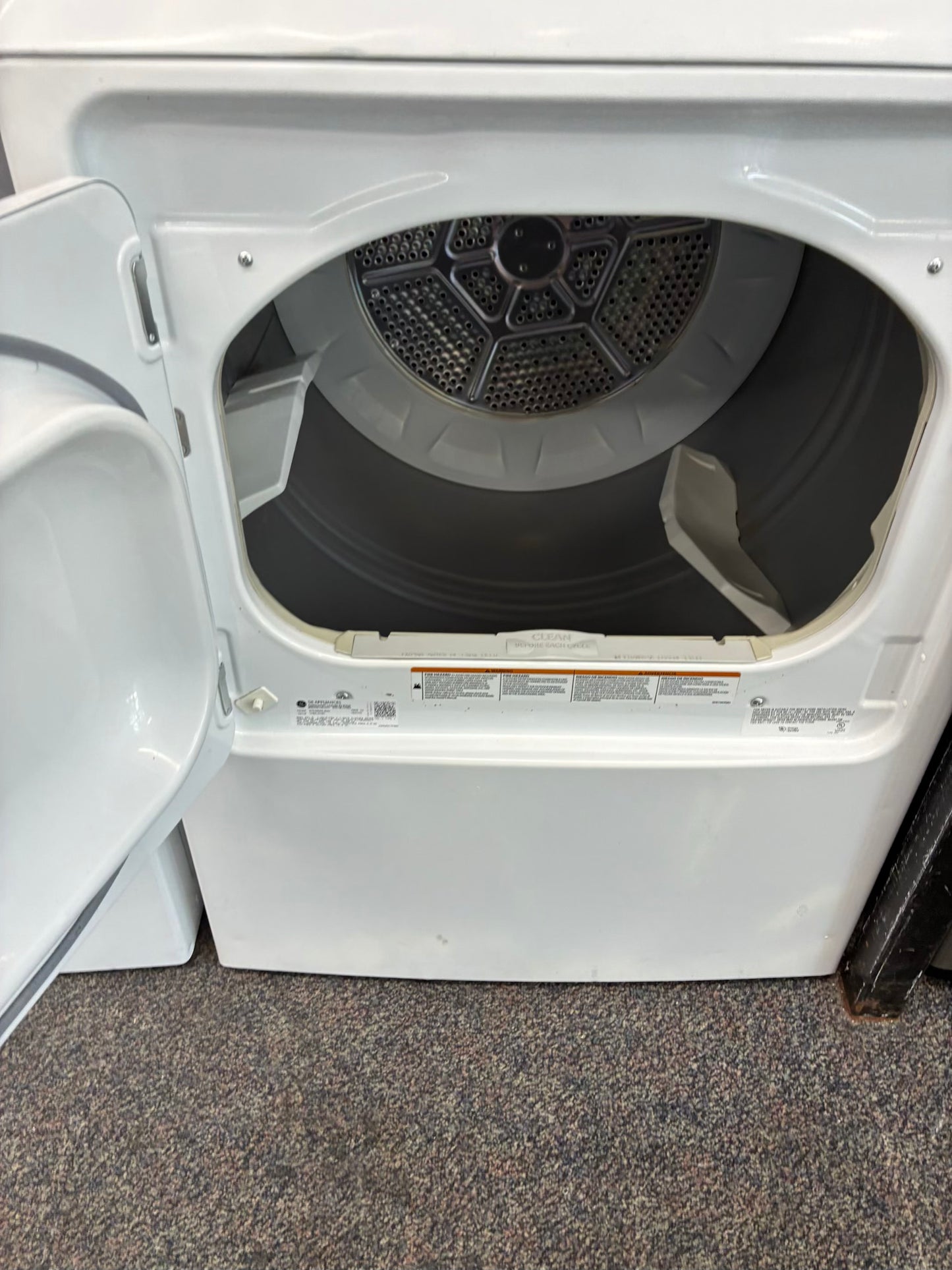 GE electric dryer 27” large capacity white