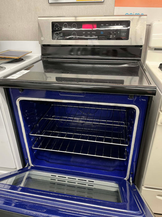 - ITEM #GR85G  GE   Stainless steel electric range 5 burner 30 inch *more pictures soon