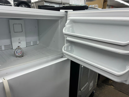 White Westinghouse Top Freezer Refrigerator 30” white