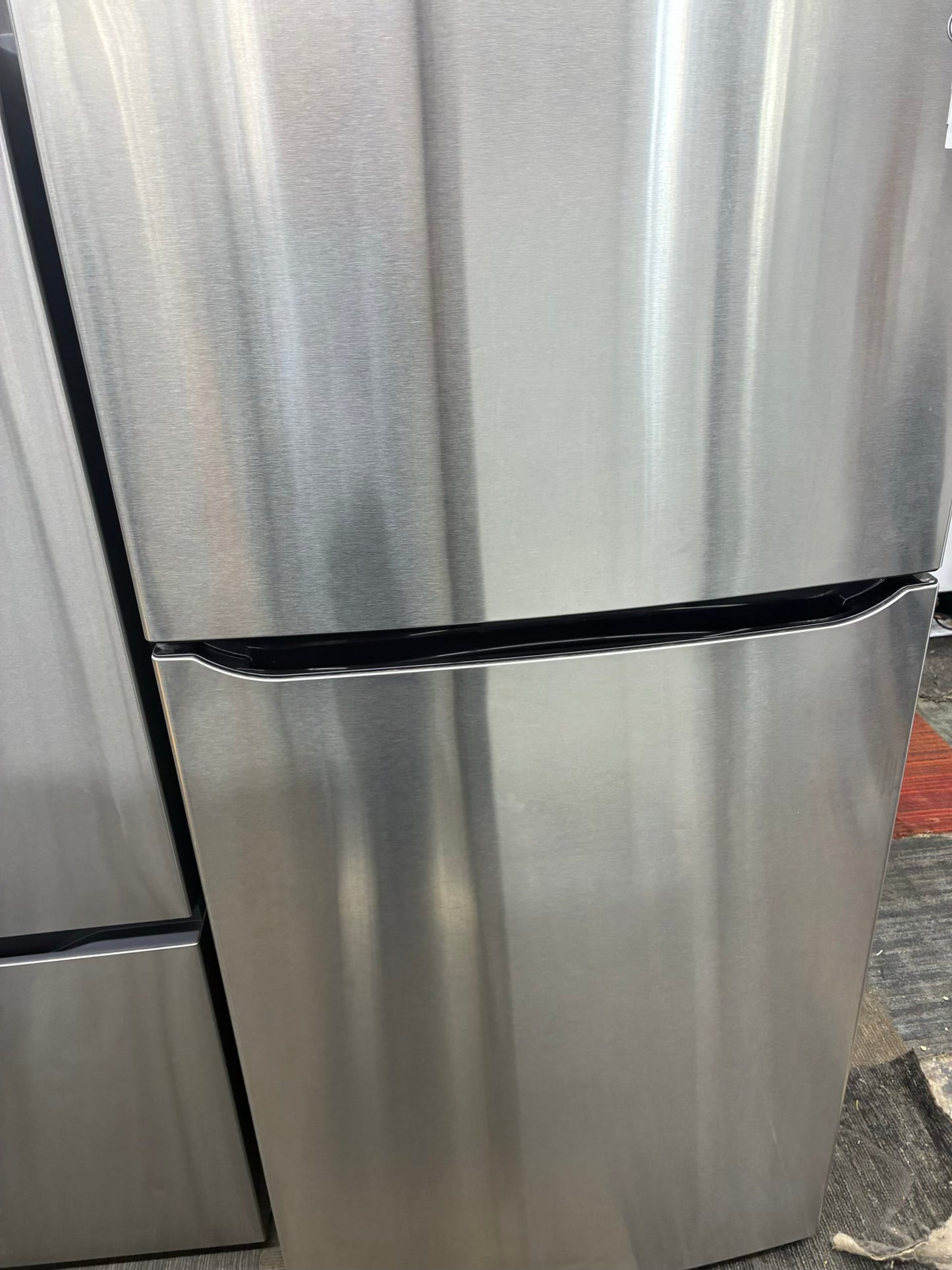 LG top freezer refrigerator stainless steel 33”