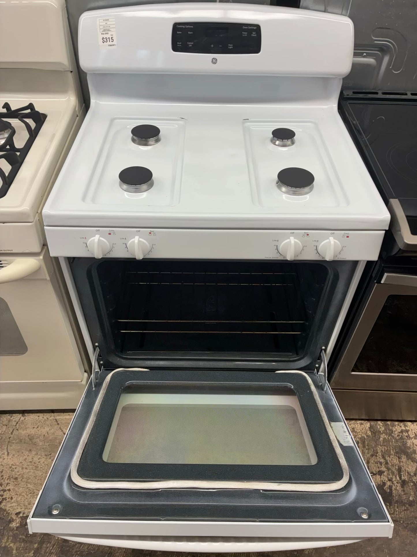 GE gas range , 4 burner white color 30”