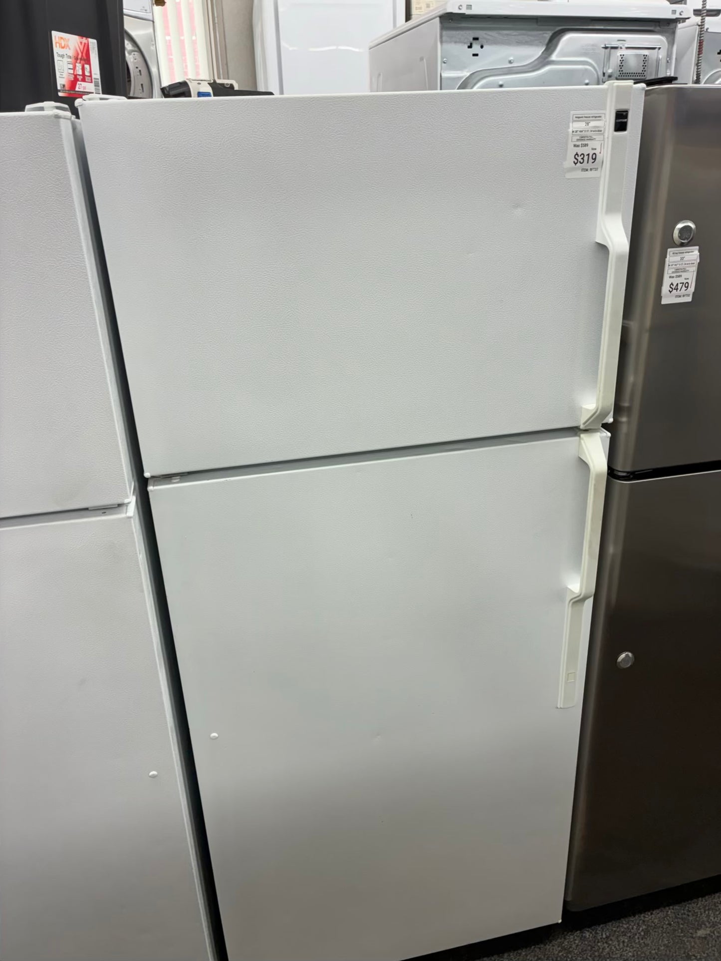 Hotpoint top freezer refrigerator white 28”