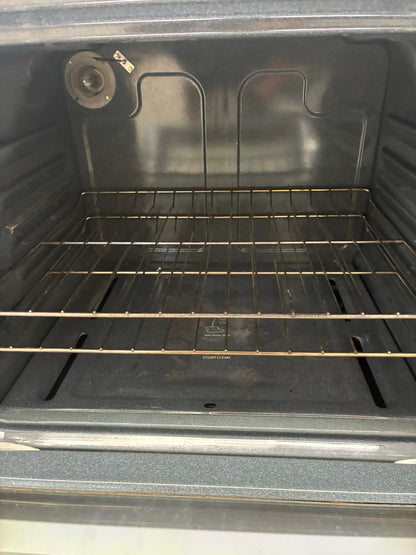 GE gas range , 4 burner white color 30”