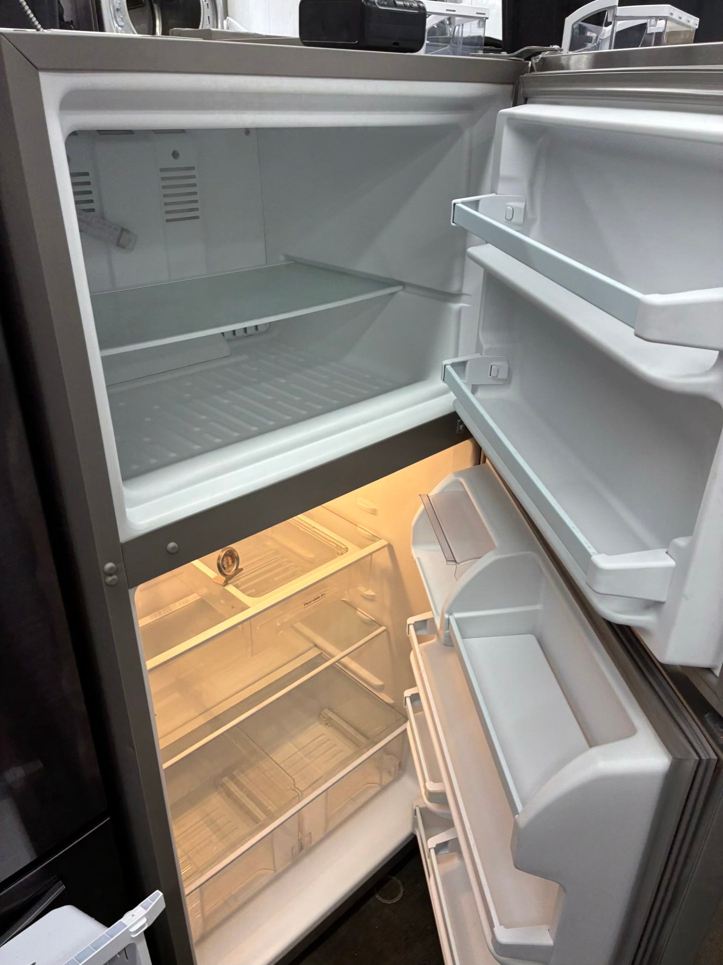 Whirlpool top freezer refrigerator white 30”