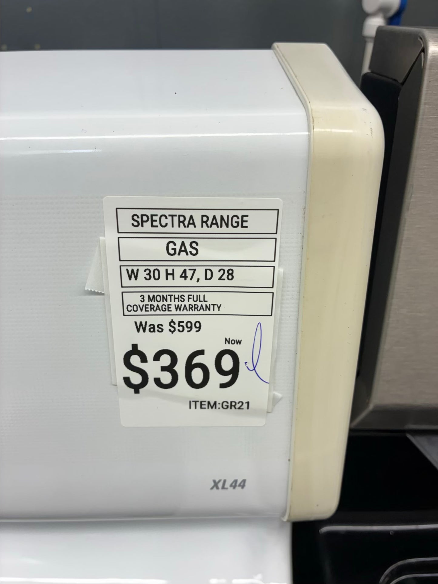GE Spectra  Gas Range white color  4 Burners 30”
