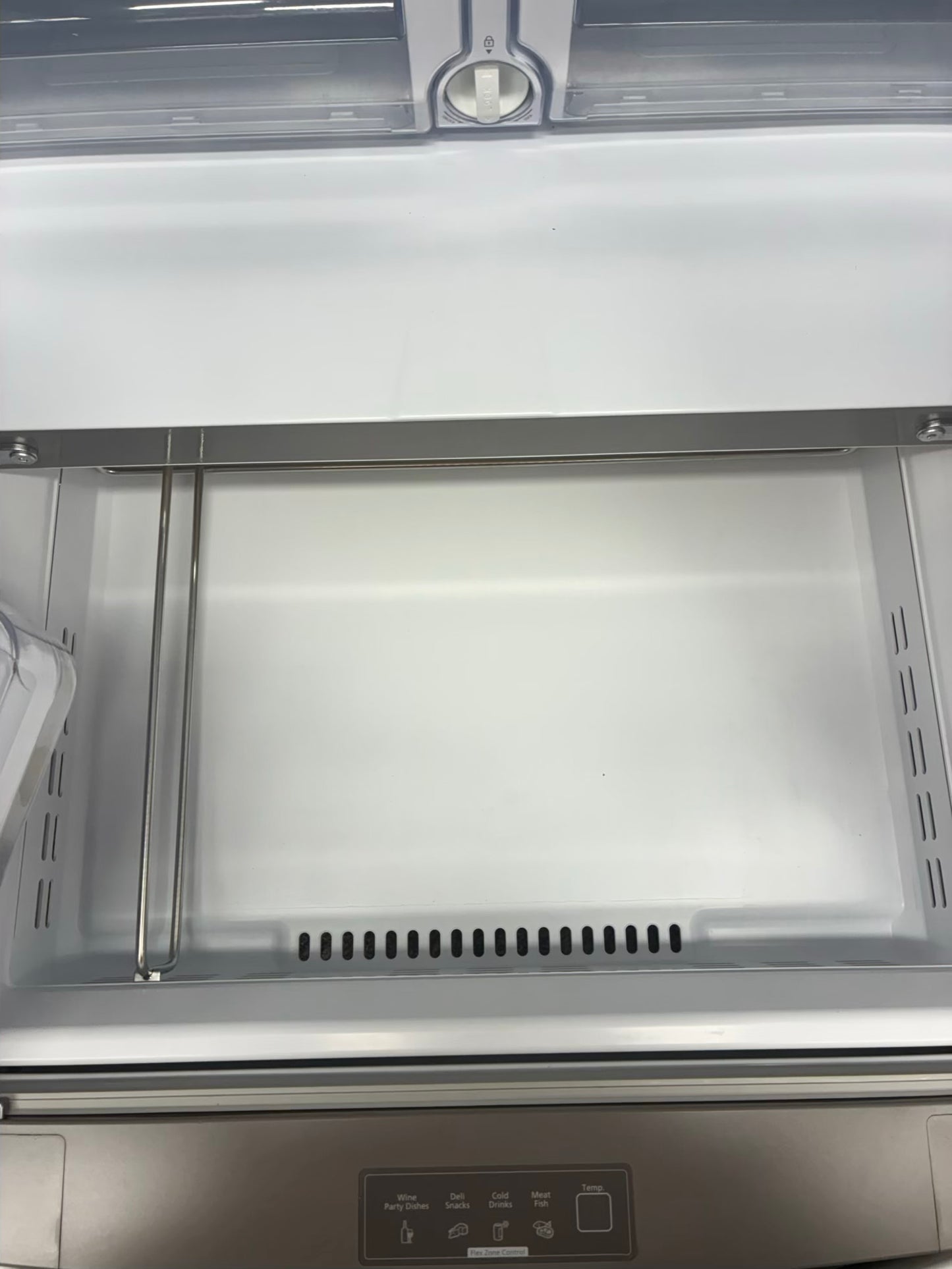 Samsung French 4 door  refrigerator stainless steel 33”, Ice Maker BLACK FRIDAY SALE