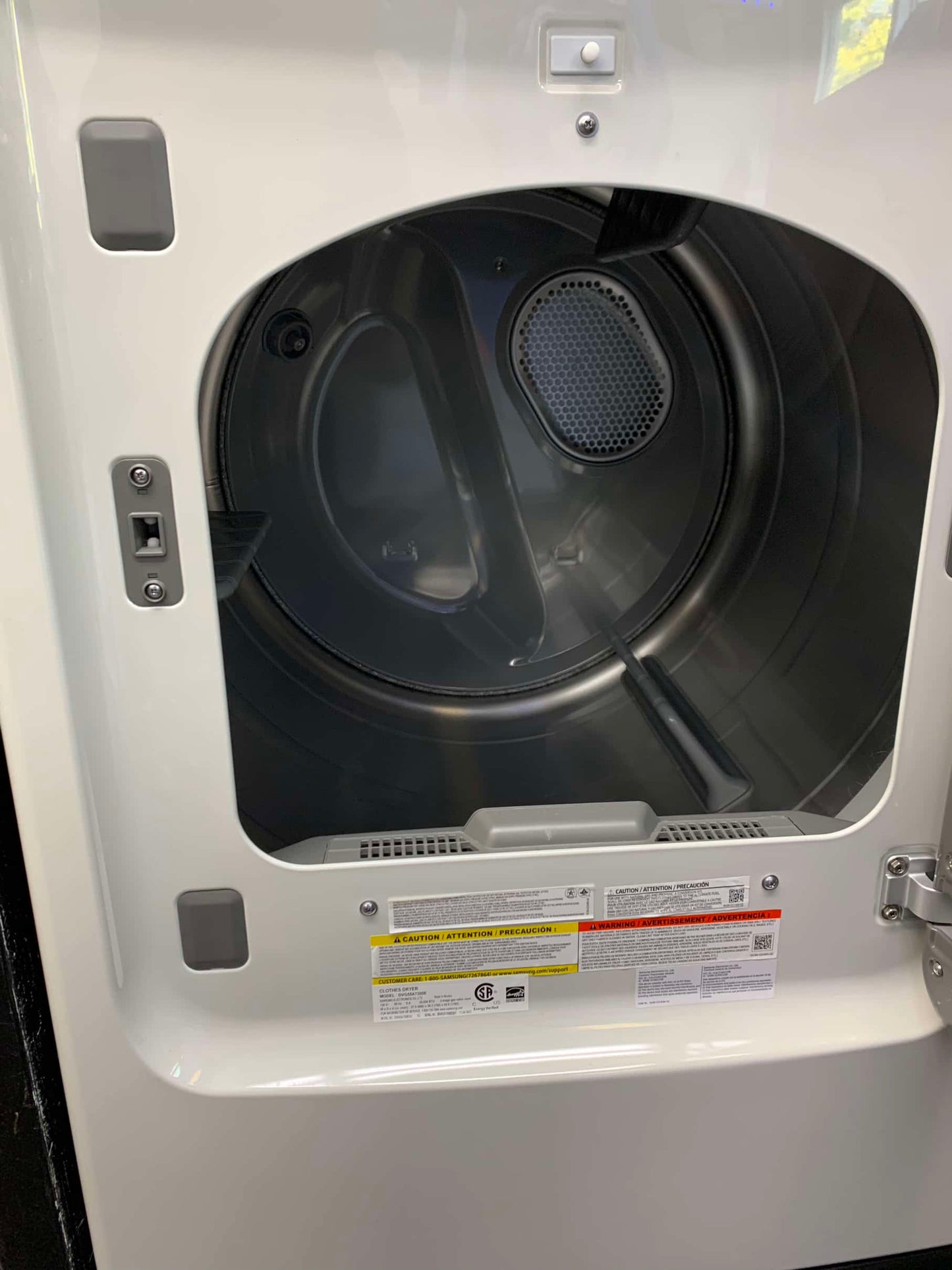 ★ Samsung 7.4 cu. ft. Vented Gas Dryer with Steam Sanitize+ in Ivory 27 in