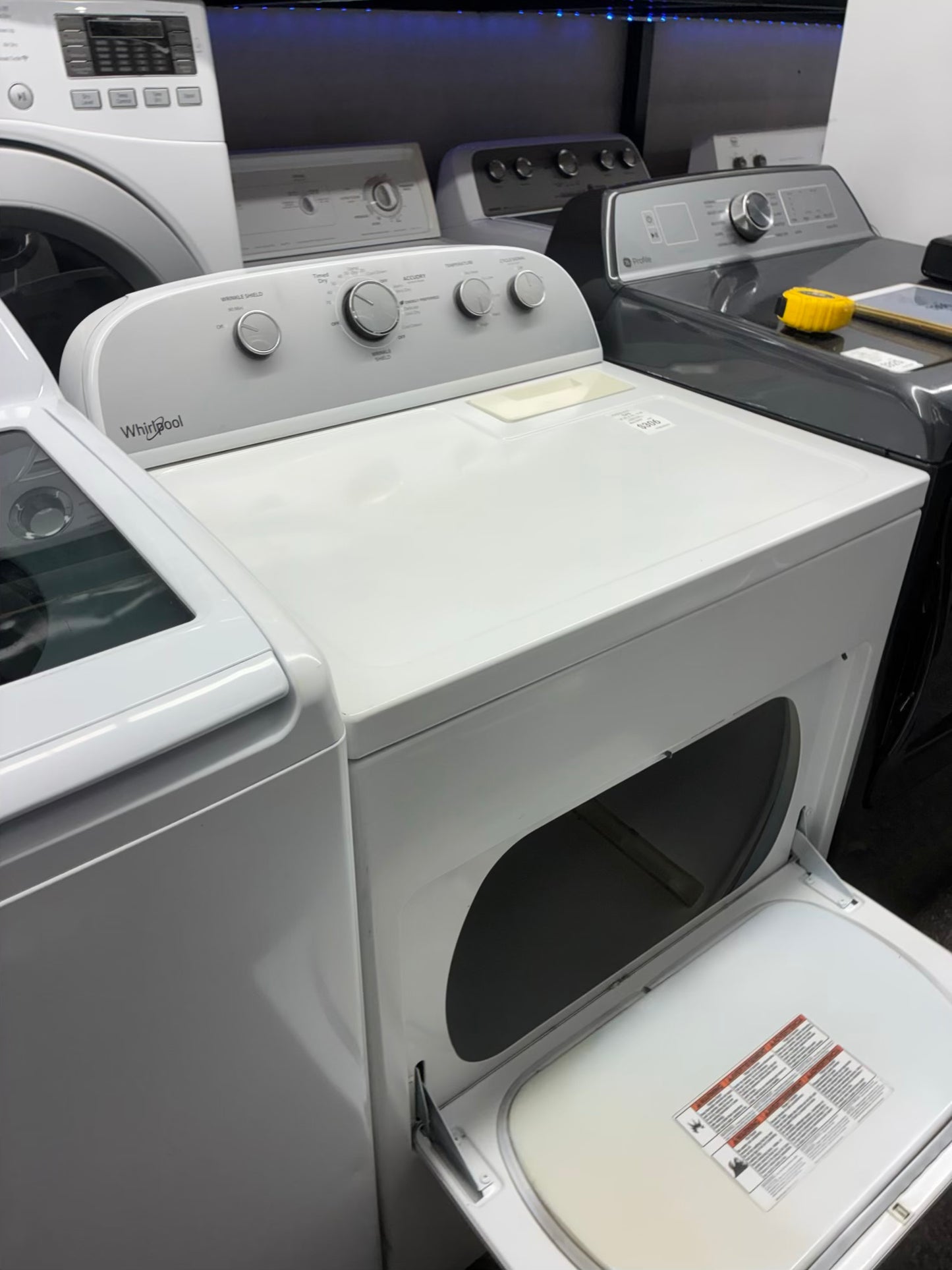 Whirlpool gas dryer 29” large capacity white