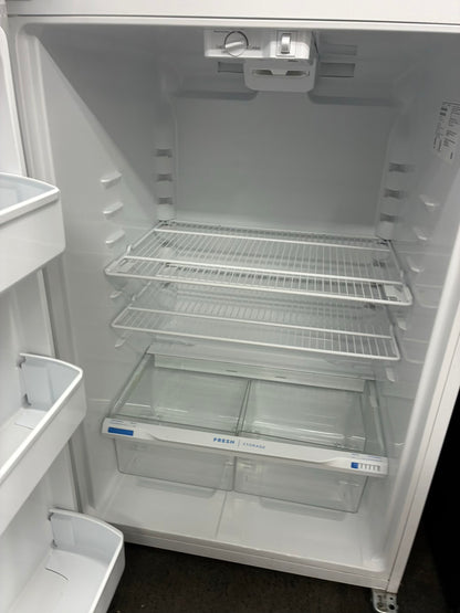 Frigidaire Top Freezer Refrigerator 30” white