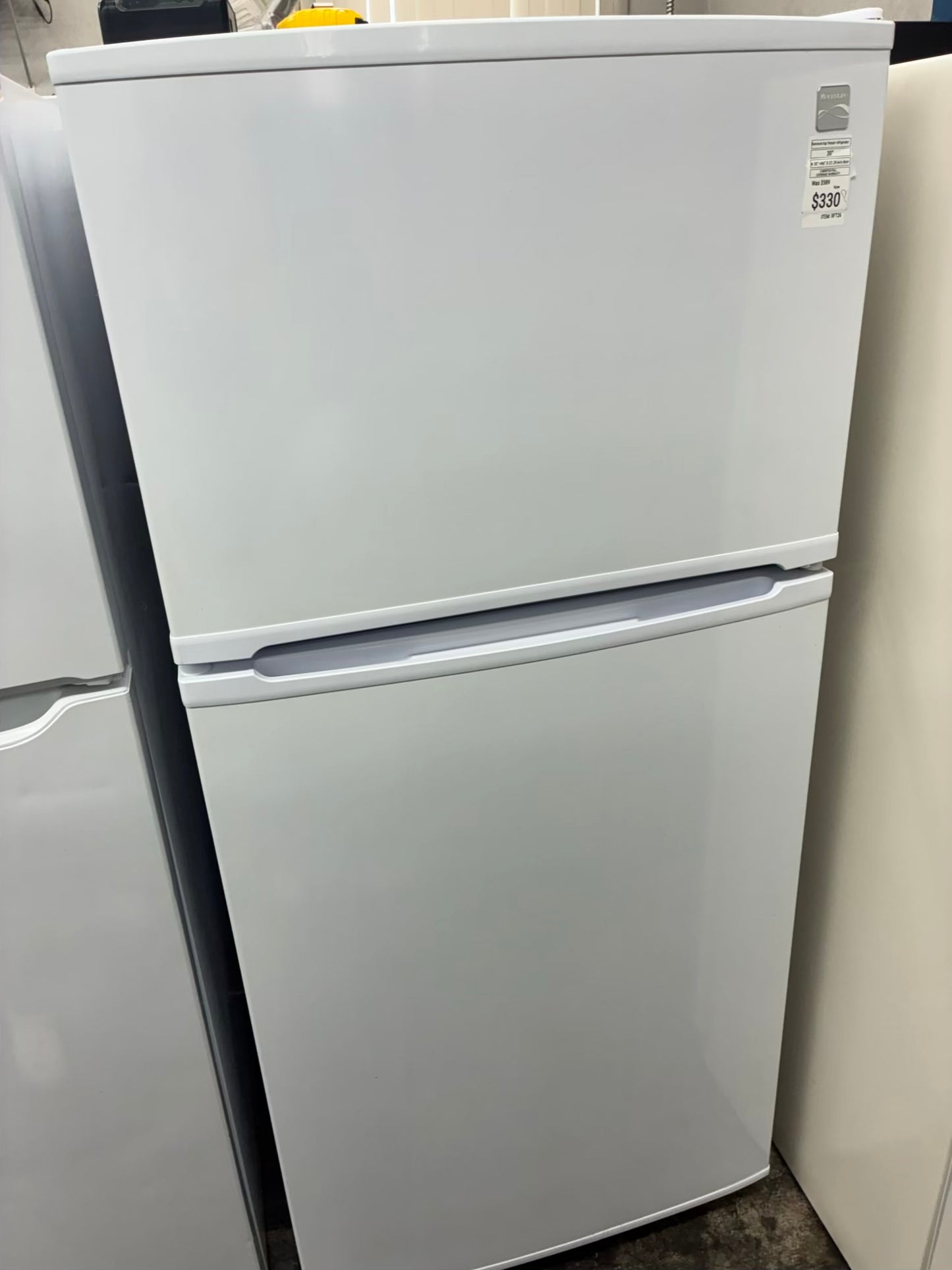 Kenmore top freezer refrigerator white 30”