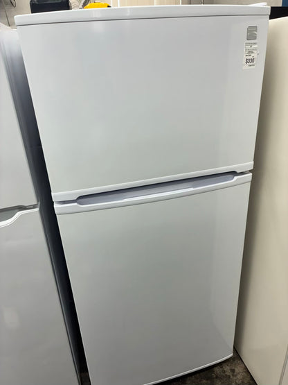 Kenmore top freezer refrigerator white 30”