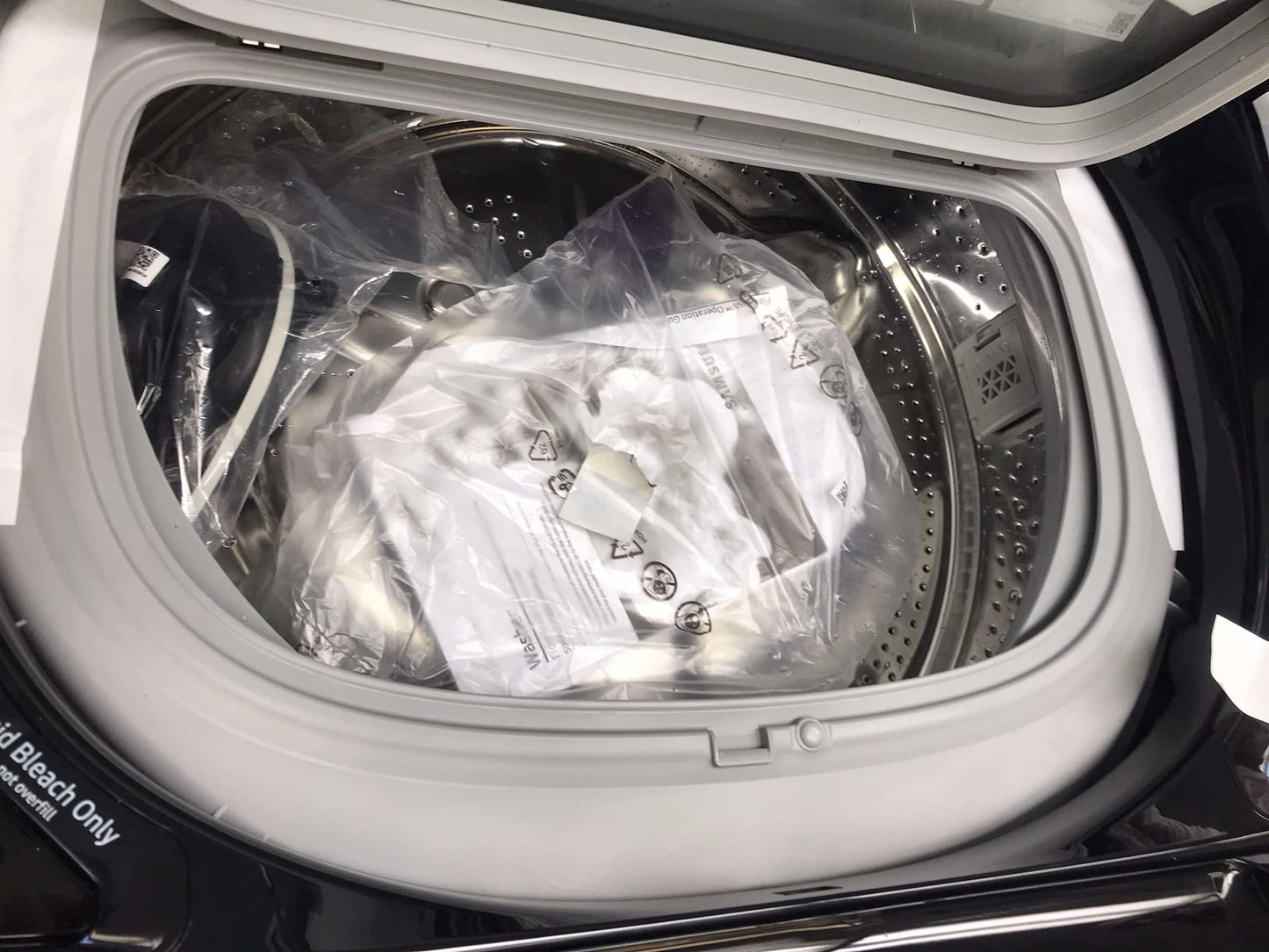 • 🔥HOT DEAL  ★ Samsung Open Box 6 cu. ft. Smart High-Efficiency Front Load Washer with Super Speed in Brushed Black W4488