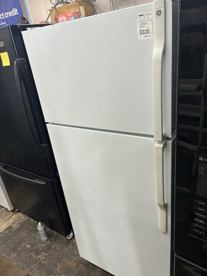 GE top freezer refrigerator  28”