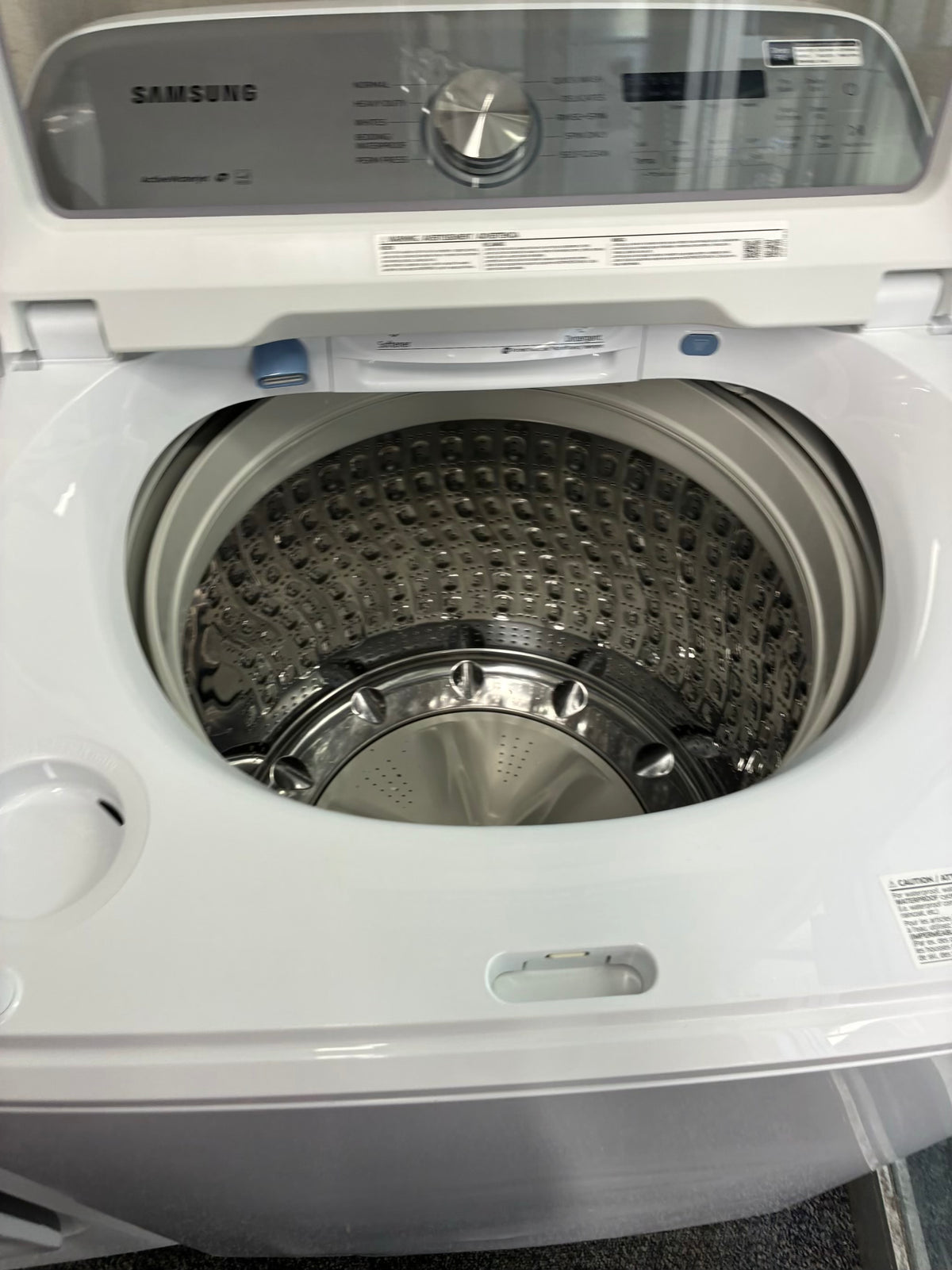 SAMSUMG electric washer and dryer 27” top load