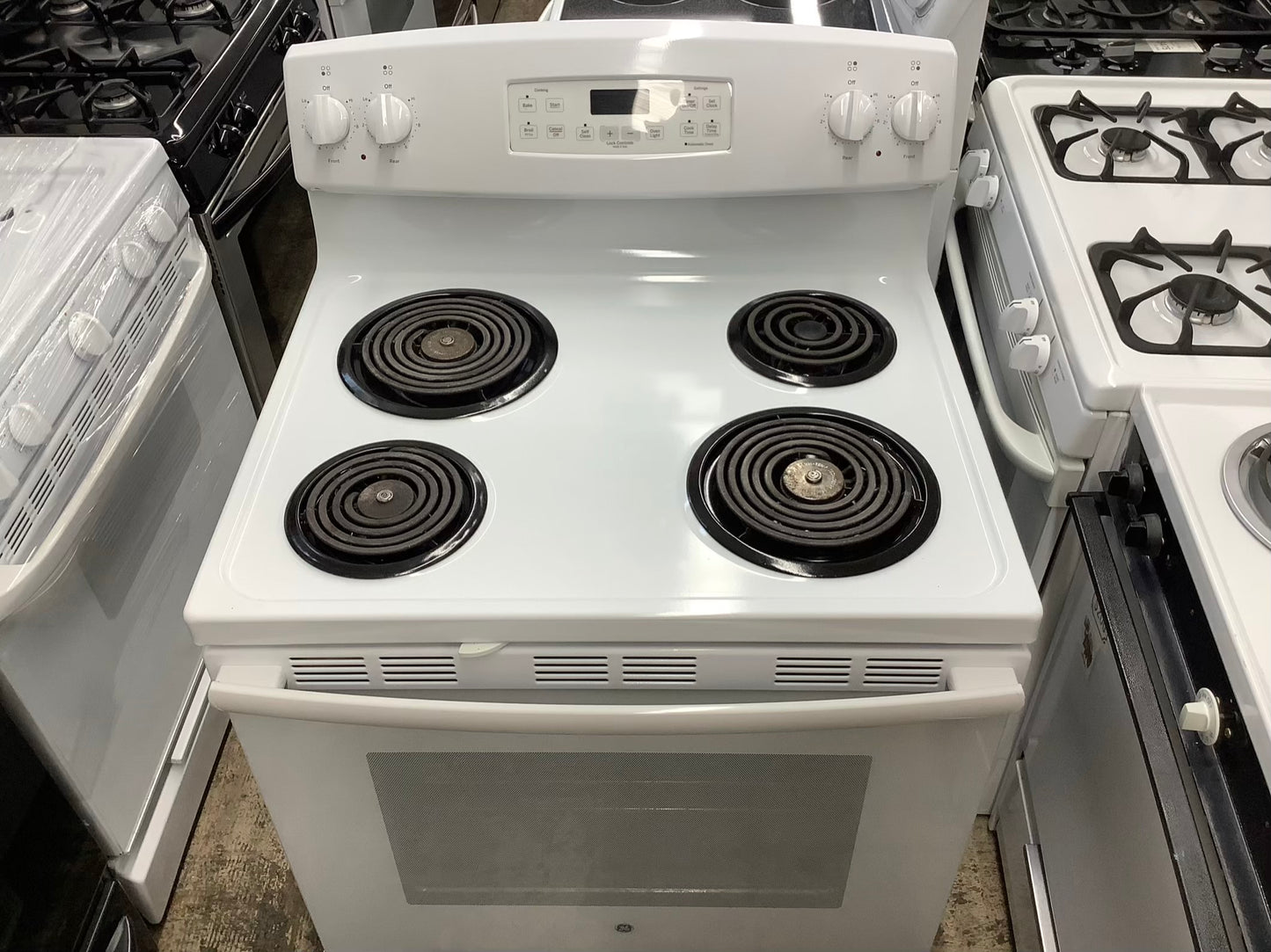 GE range electric white color