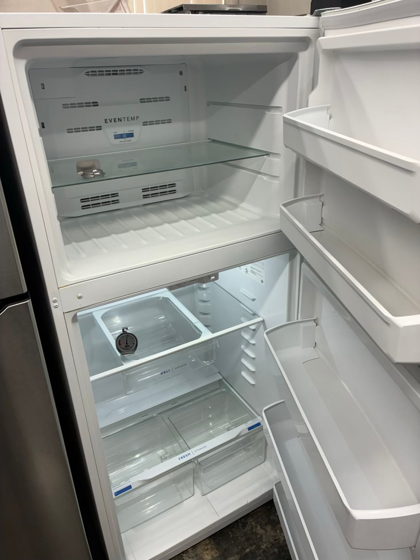 Frigidaire top freezer refrigerator white 30”
