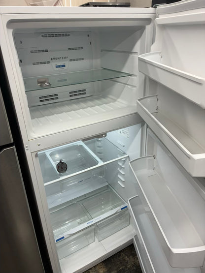 Frigidaire top freezer refrigerator white 30”