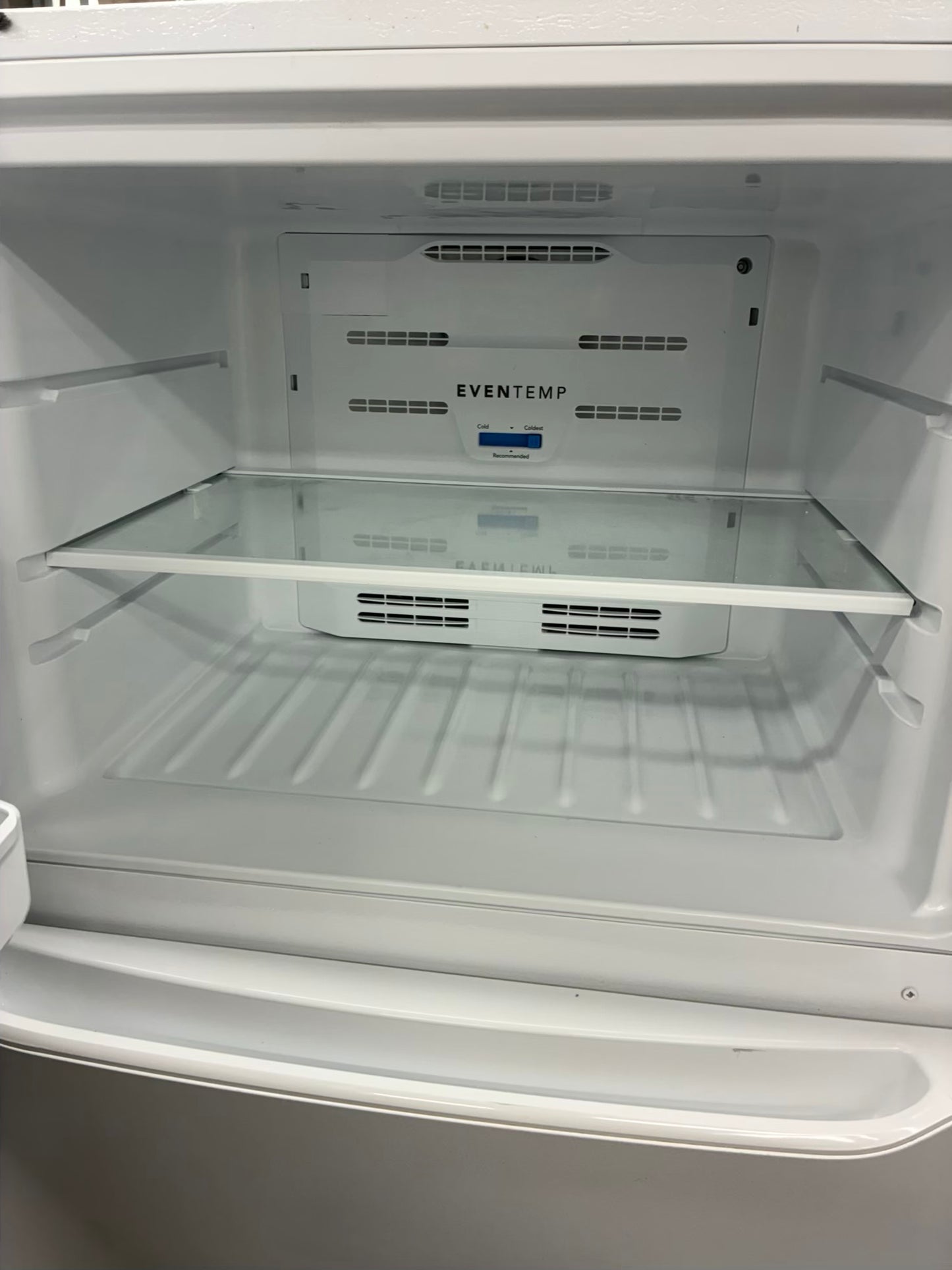 Frigidaire Top Freezer Refrigerator 30” white