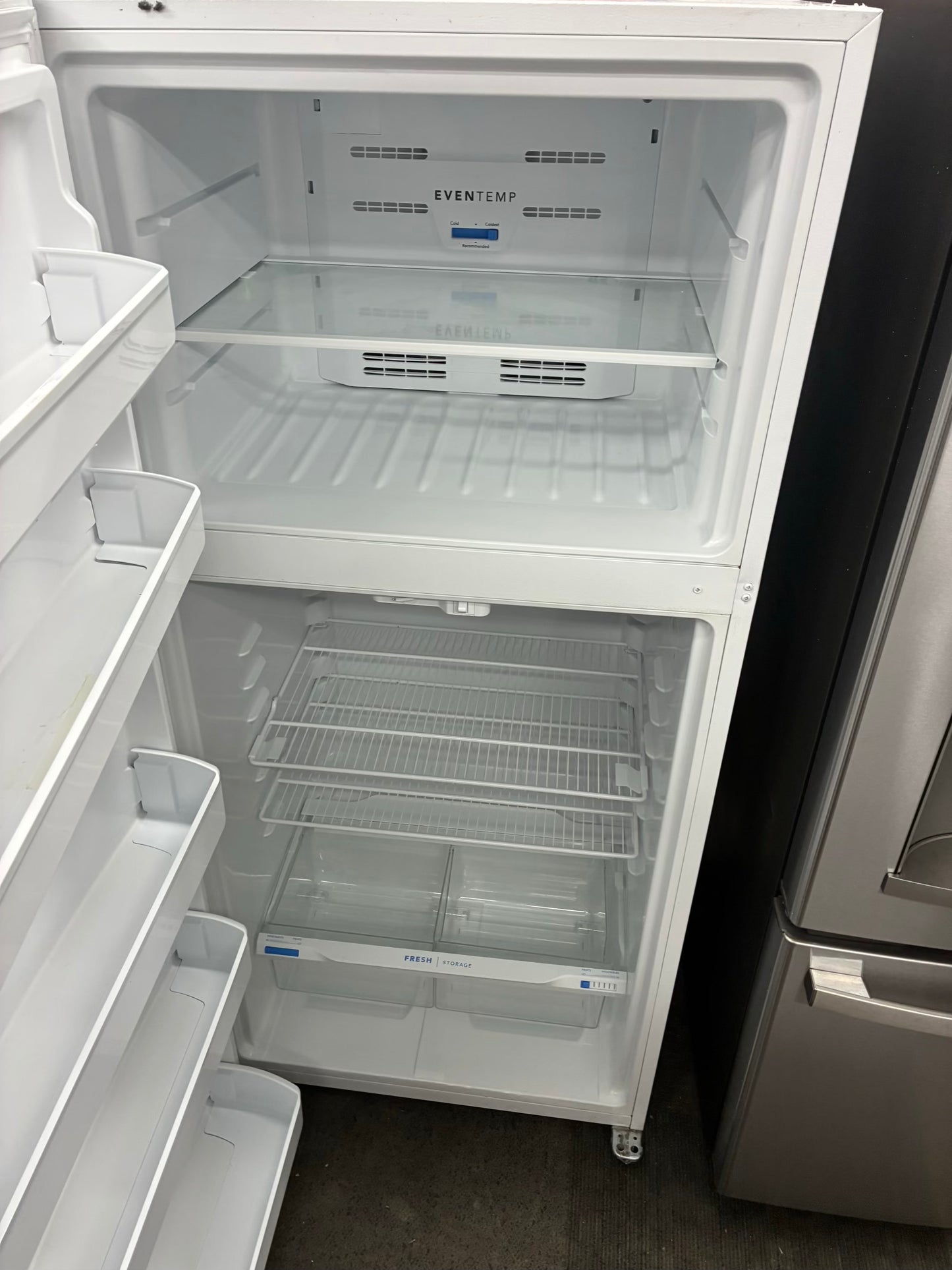 Frigidaire Top Freezer Refrigerator 30” white
