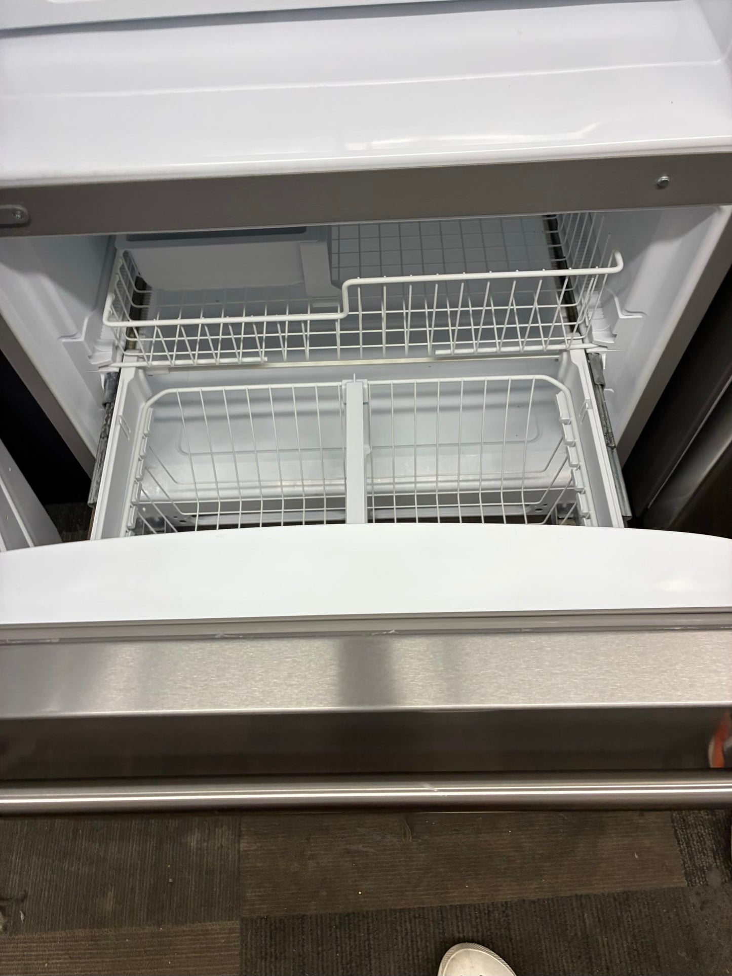 Whirlpool bottom freezer refrigerator stainless steel 33”