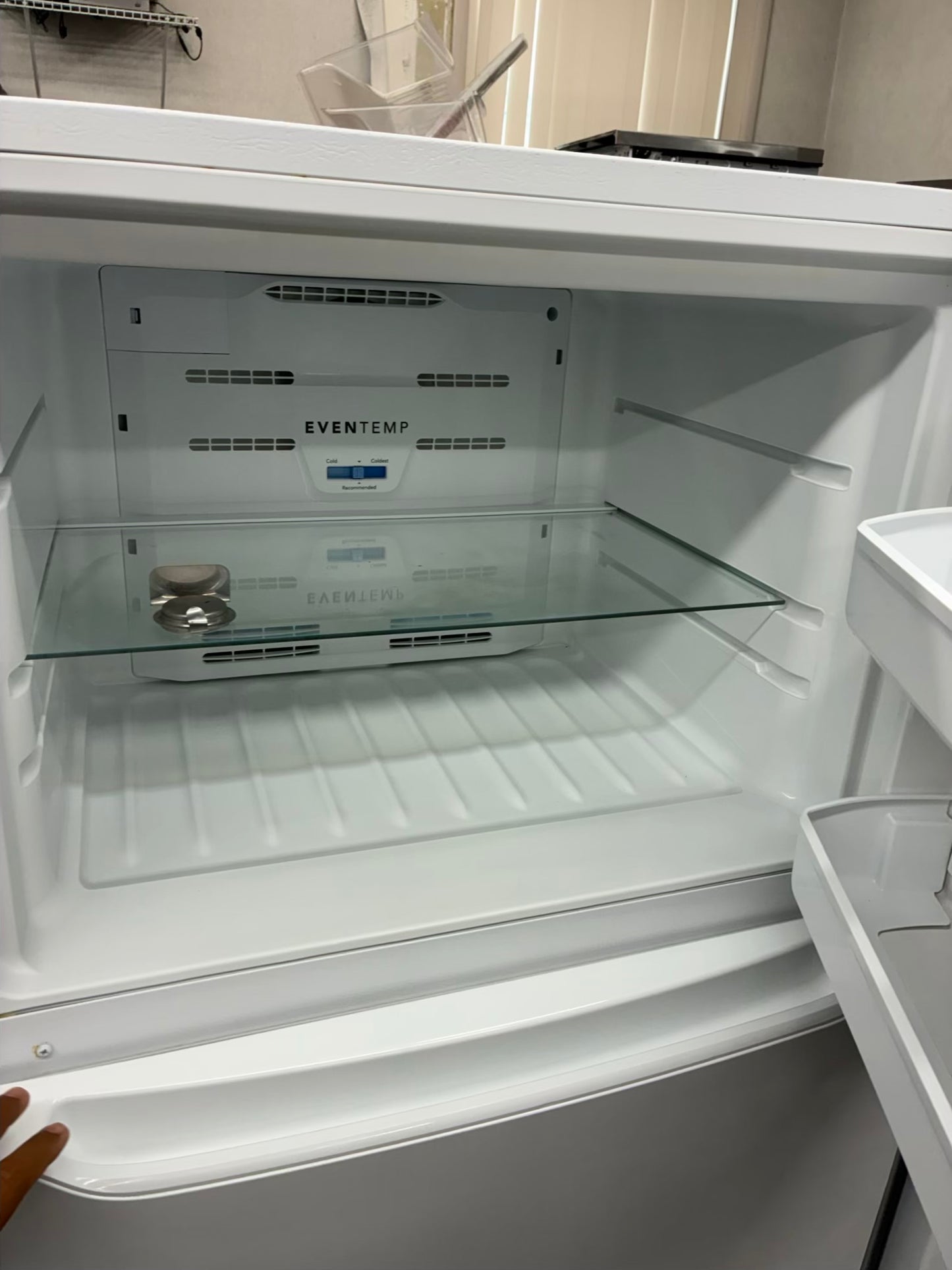 Frigidaire top freezer refrigerator white 30”