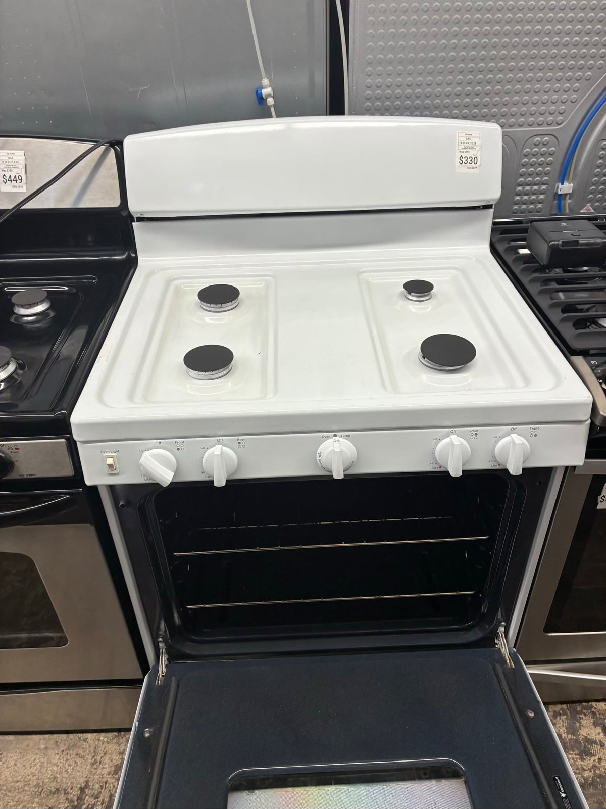 GE Gas Range white color  4 Burners 30”