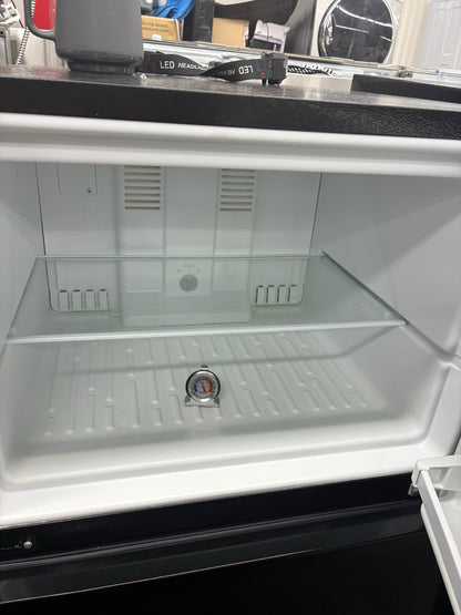 Whirlpool Top Freezer Refrigerator 30” black