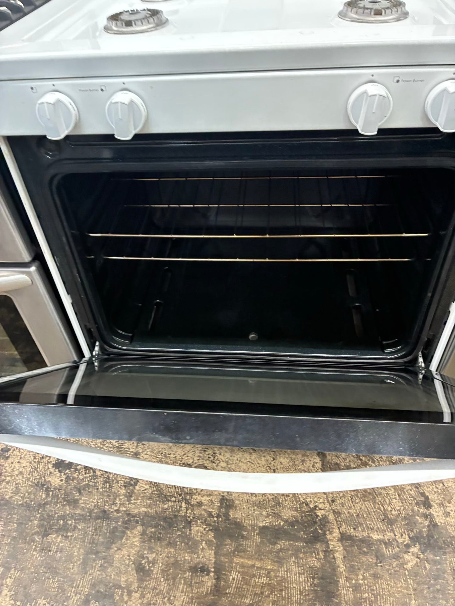 Whirlpool Gas Range white color  4 Burners 30”