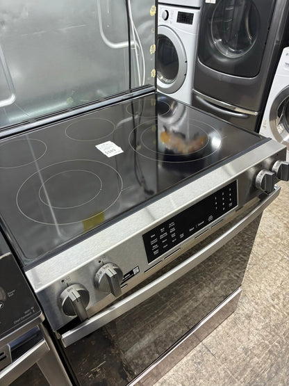 GE  electric range black 5 burners 30” air fryer