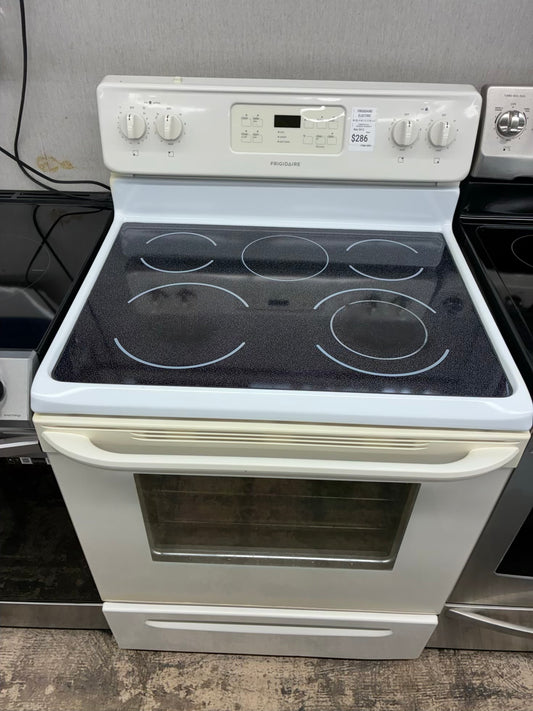 Frigidaire range white 5 burners  30”
