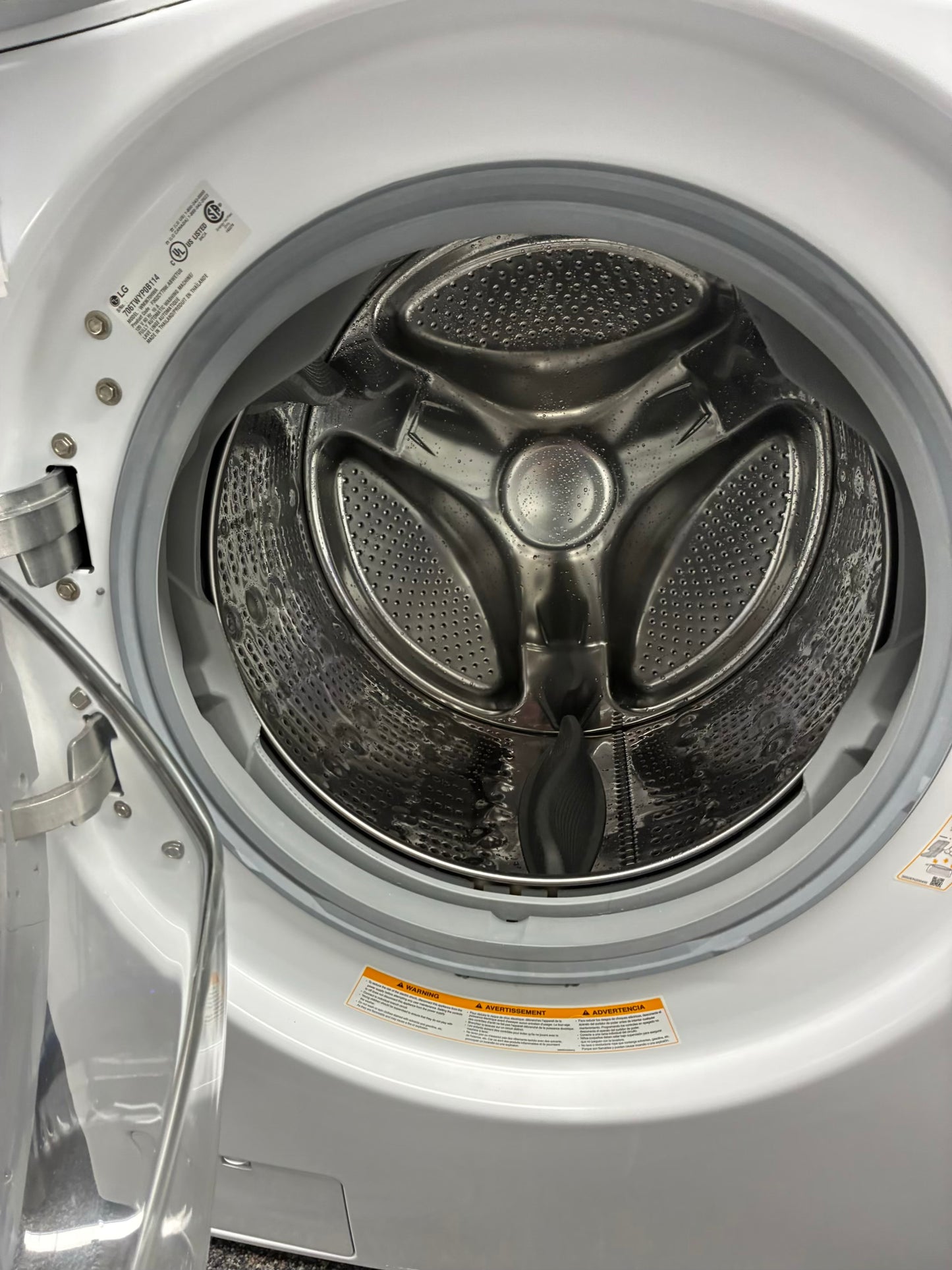 LG WASHER N DRYER FRONT LOAD ELECTRIC 27” WHITE