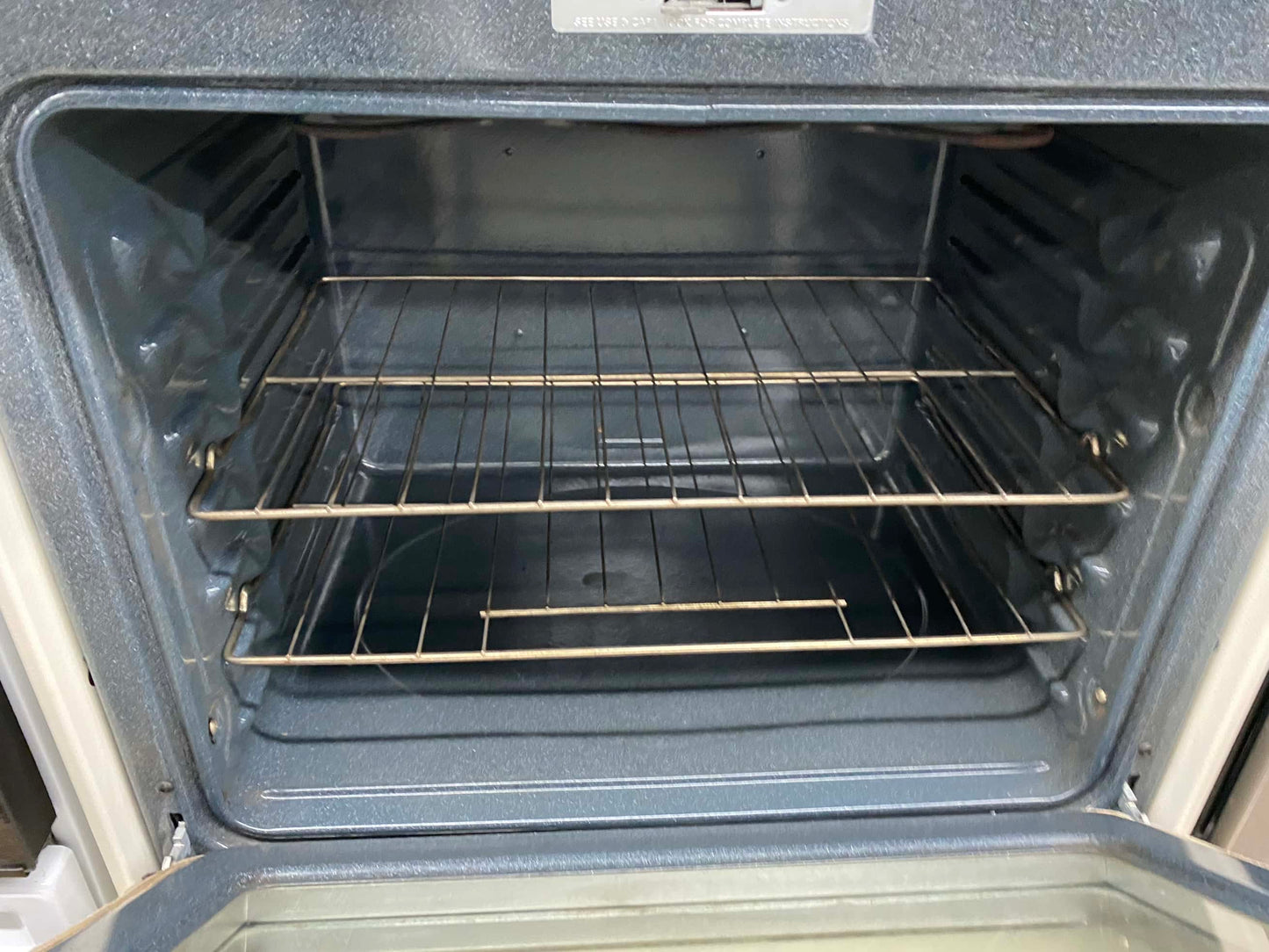 Item: #ER75B GE electric 220v range 4 burner  white 30 in