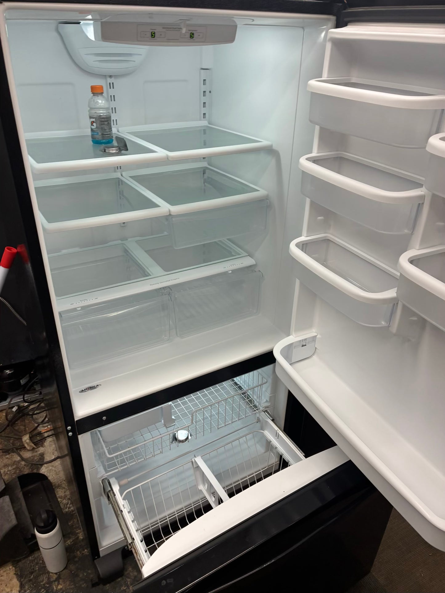 Whirlpool bottom freezer refrigerator black 33”