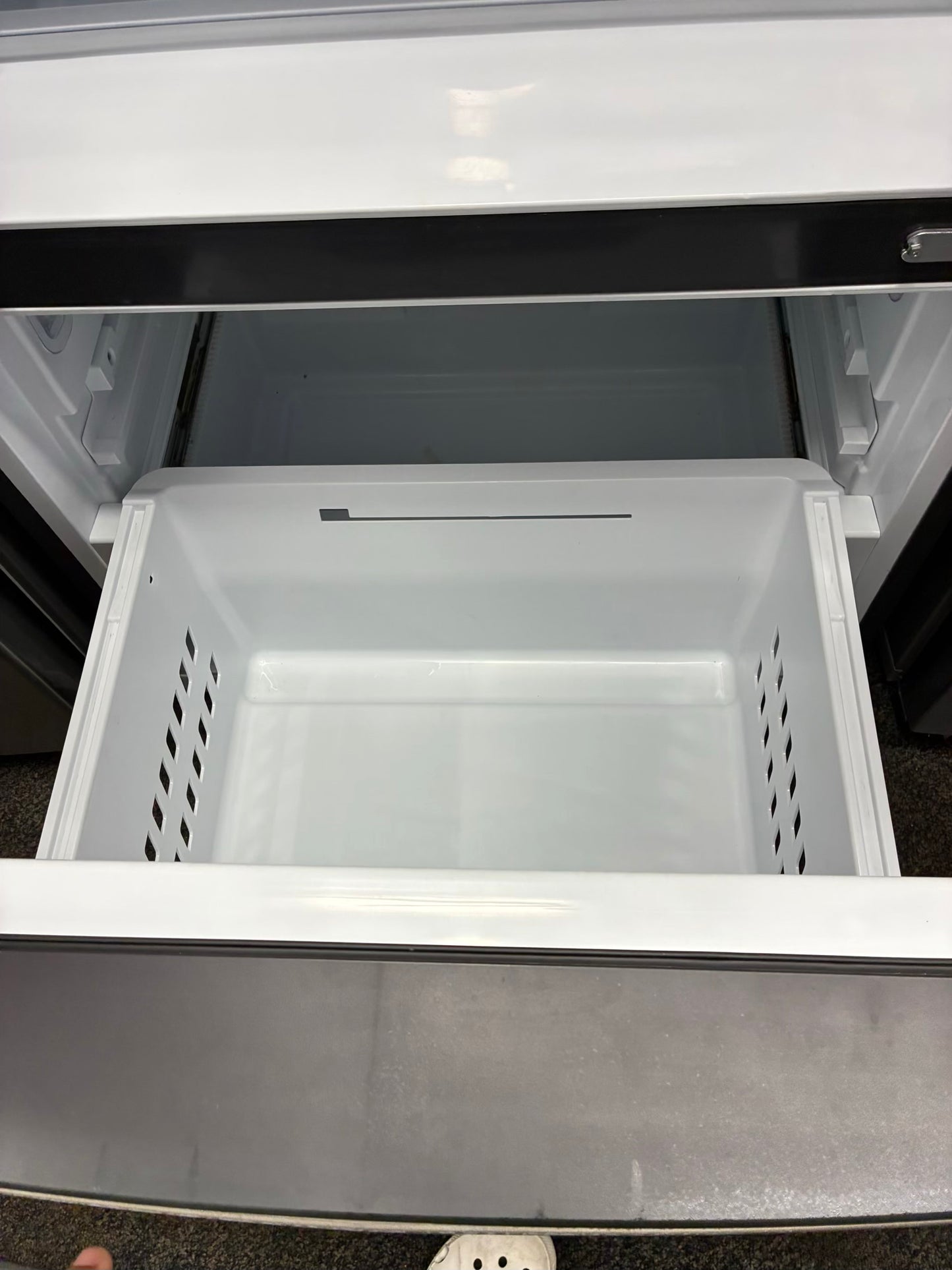GE French door refrigerator stainless steel 33” ice maker water dispenser